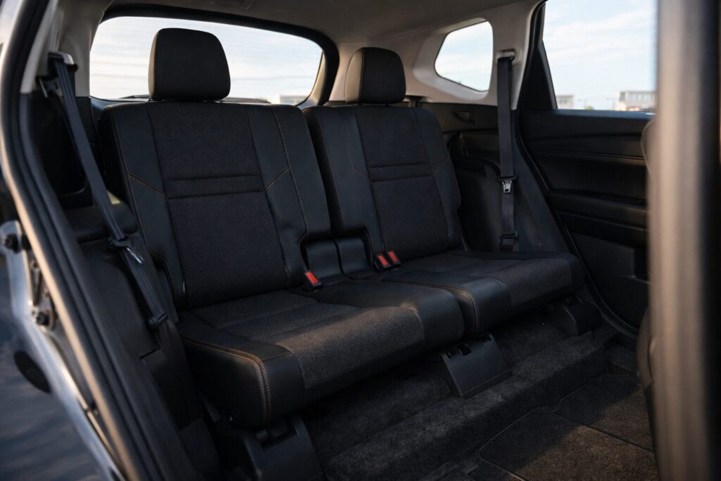 エクストレイル3列目シートの広さと構造|なぜ狭く感じやすいのか